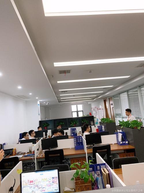 企业管理及咨询;企业形象及营销策划;接受金融机构委托从事金融业务